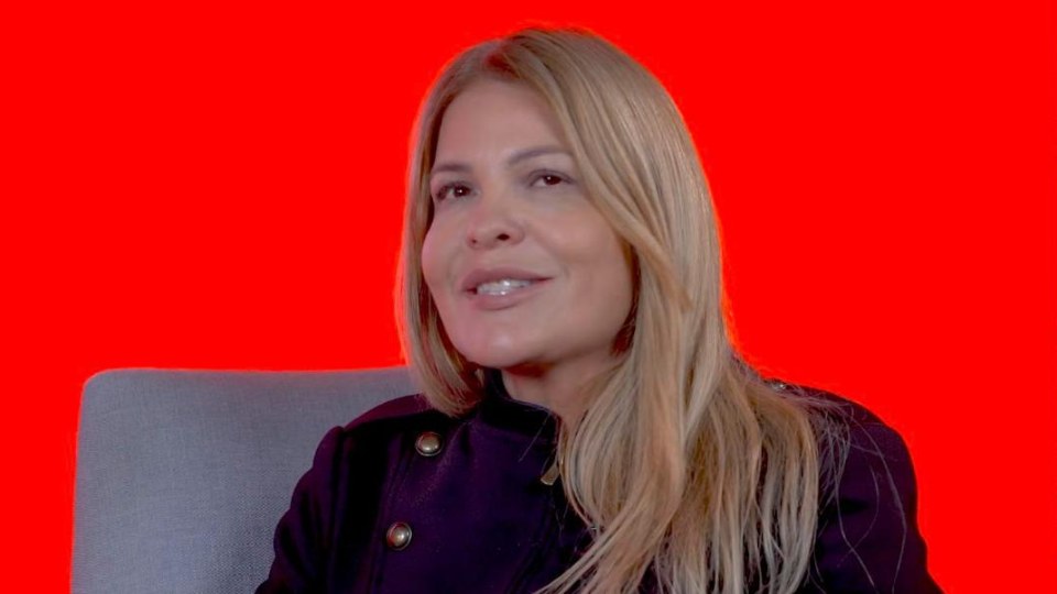 Carla Bittencourt durante a entrevista à CARAS